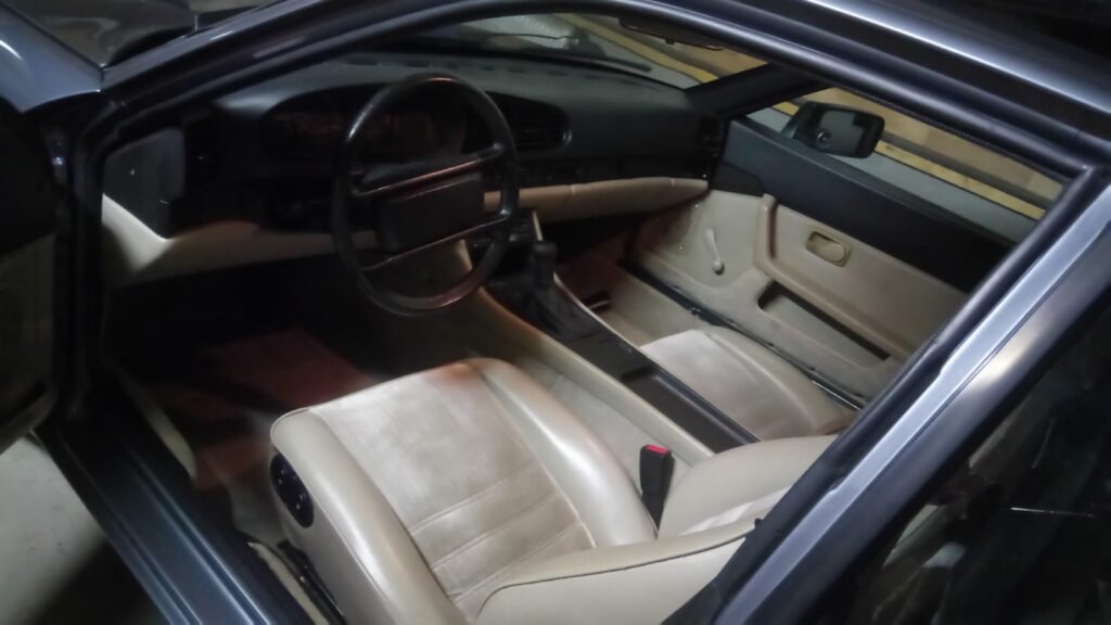 944-2 interior